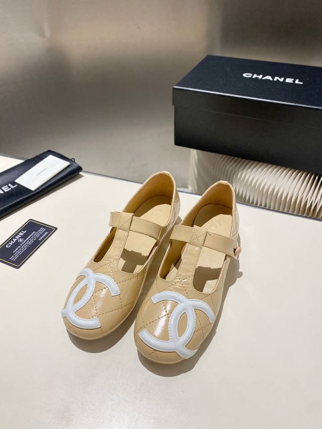 Chanel vintage Kang Peng series ballet flats, retro style with large double C.