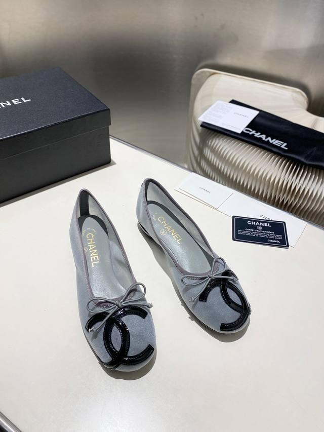 Chanel vintage Kang Peng series ballet flats, retro style with large double C.