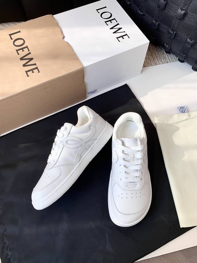 Loew* 25S lace-up casual shoes , high-quality couple's style . The upper is ma