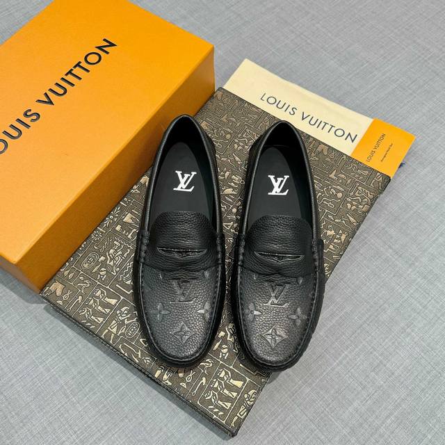 Ouis Vuitto men's loafers, top-tier leather with grained texture and black linin