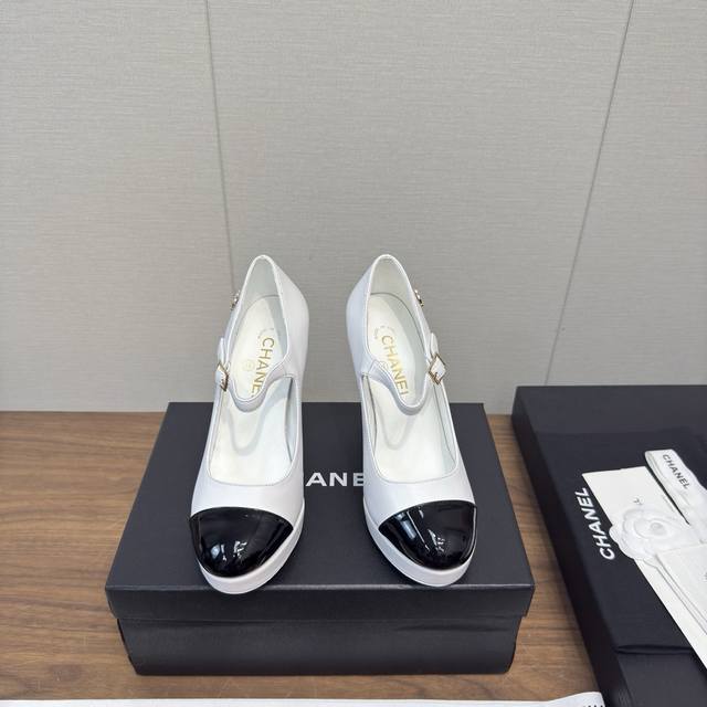 Chanel 25A Runway-Style Early Fall High Heels : A super flattering and height-
