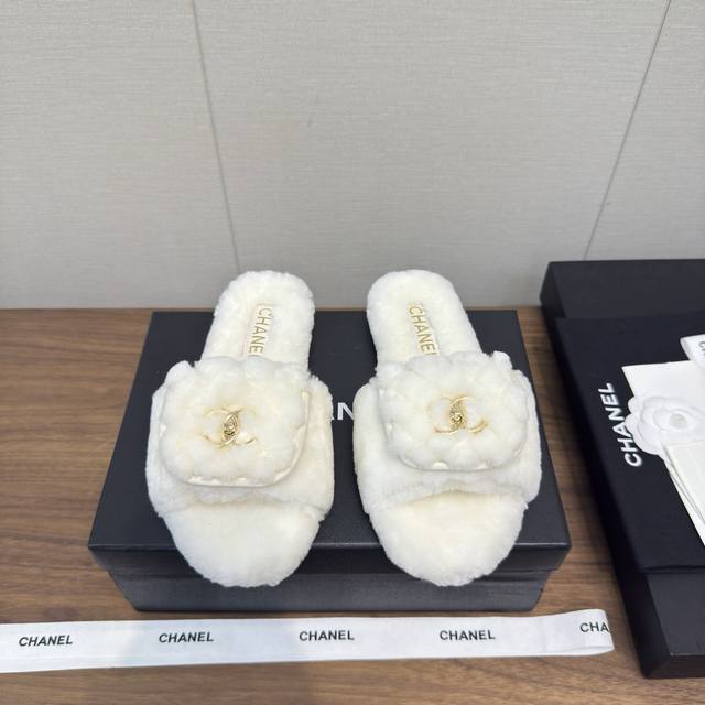 Chanel 25 Autumn/Winter Furry Slippers - Super Comfortable Wool Slippers! Made