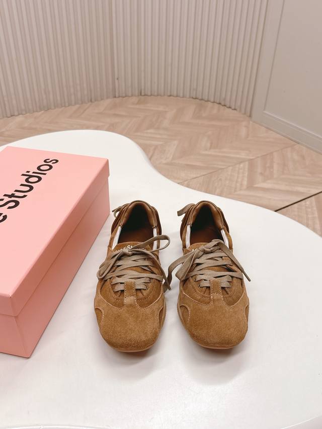 New colors are out! Acne Studios' new ballet sneakers Acne Studios combines sne