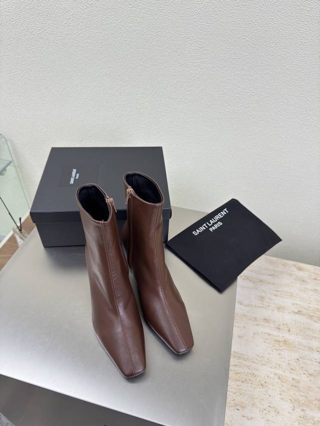 Classic ankle boots with low-key hardware and logo Ysl mid-heel commuter bootsYv