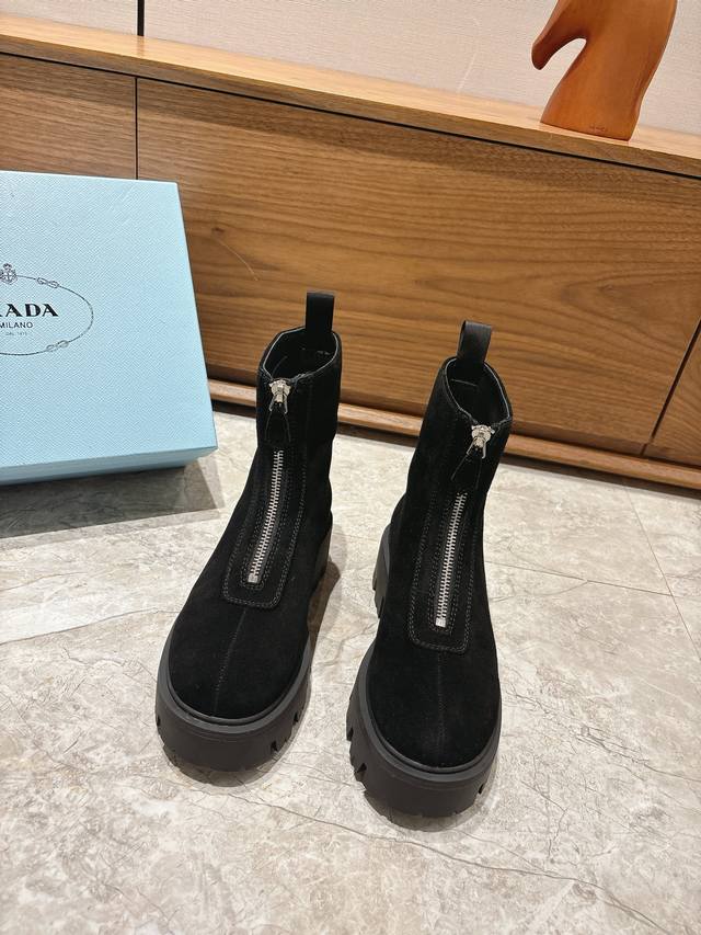 Factory Prada classic triangle logo zipper for a simple and convenient women's