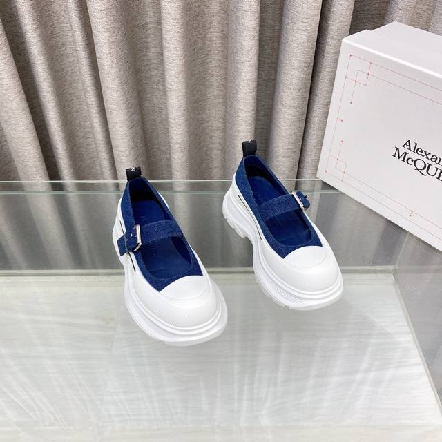 Top-quality Alexander Mcqueen new series thick-soled dad shoes, retro and trendy