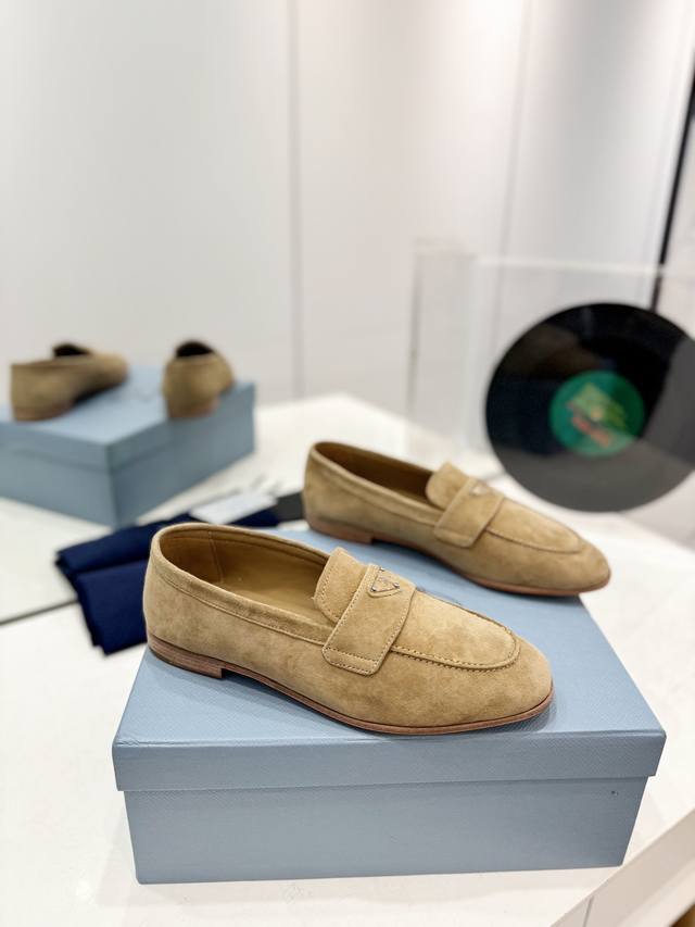 Factory price, top-tier purchasing agent edition. Prada's new runway model, fea