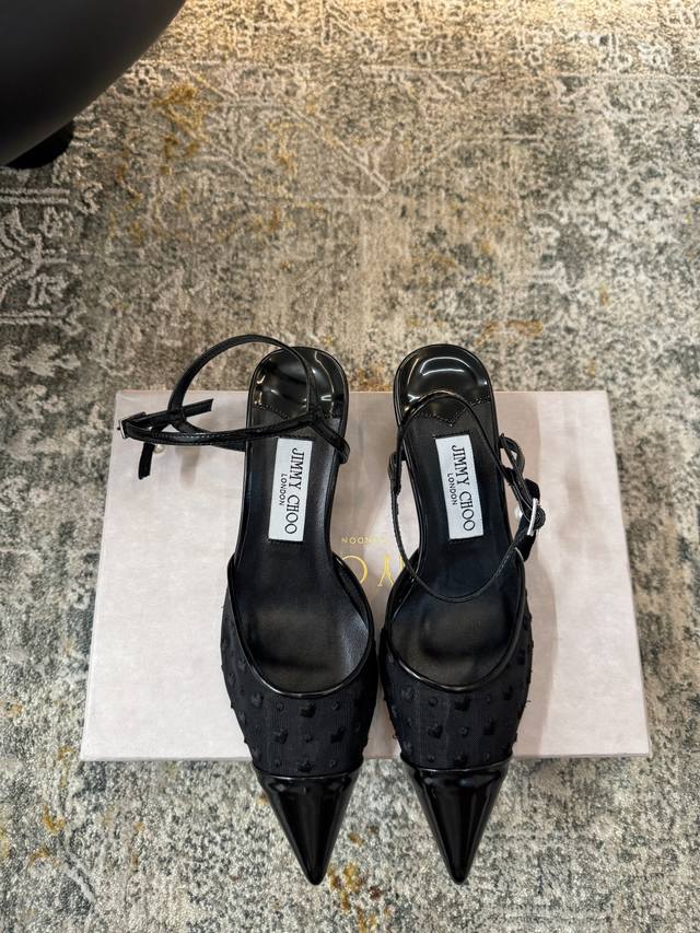 New arrival! Get a sneak peek at the most beautiful sandals! Stylish yet elegan