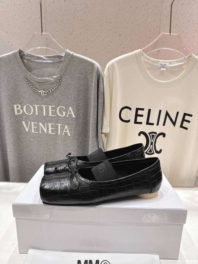 Margiela square-toed flat Mary Jane ballet flats . Imported embossed cowhide u