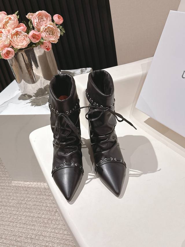 Unfolio's new fall/winter 2025 retro Western cowboy boots are highly recommended