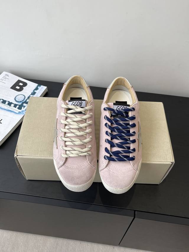 Top-of-the-line versions for women and men Ggdb True Star, a new series of retro