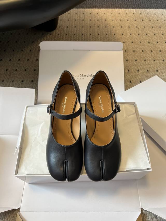 Maison Margiela 25Ss new block-heeled Mary Jane split-toe shoes ( ) produced in