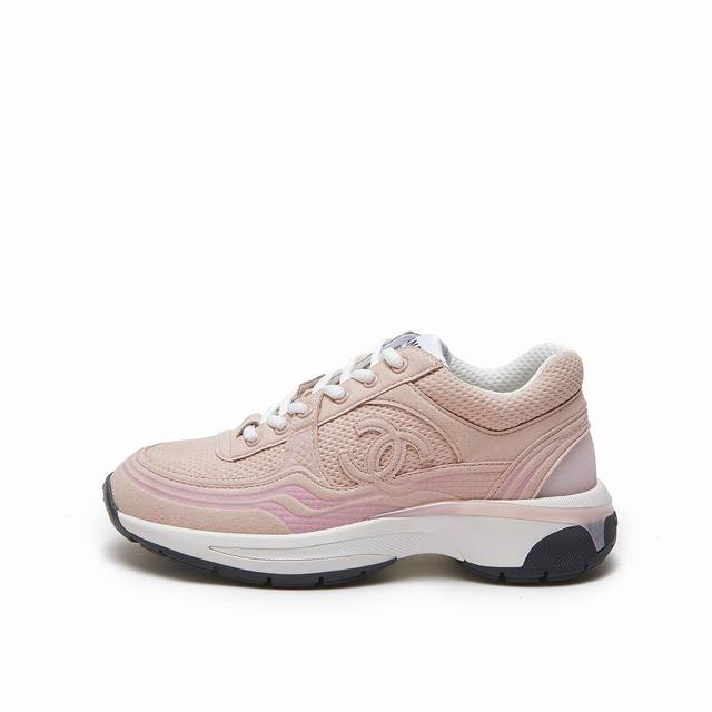 Chanel 25 counter top casual sports shoes This classic design; the upper is embr