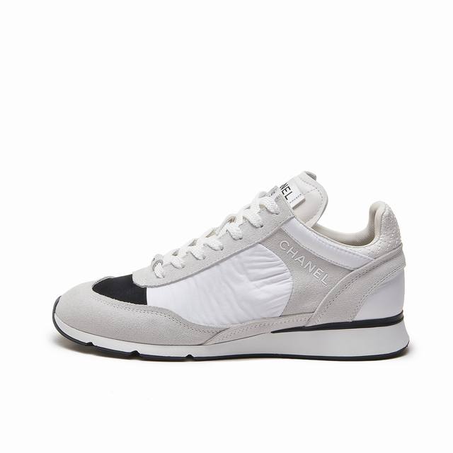 Chanel 2025 counter top casual sports shoes This classic design; the upper has a