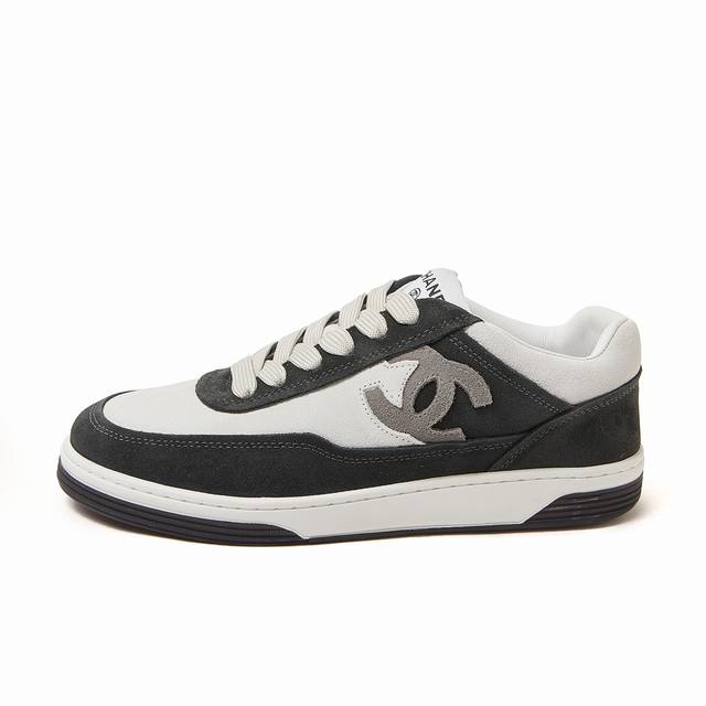 Chanel 25 counter top casual sports shoes This classic design; the upper is embr
