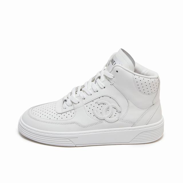 Chanel 25 counter top casual sports shoes This classic design; the upper is embr