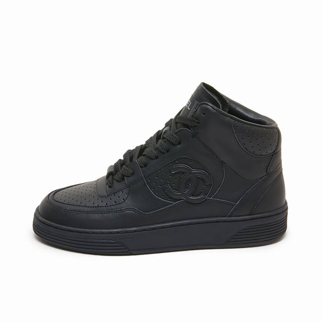 Chanel 25 counter top casual sports shoes This classic design; the upper is embr