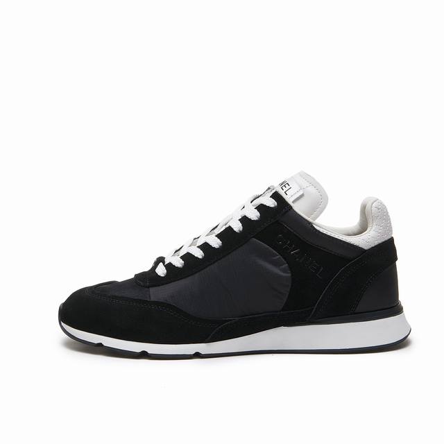 Chanel's top-notch casual sneakers This classic design; the upper is made of a v
