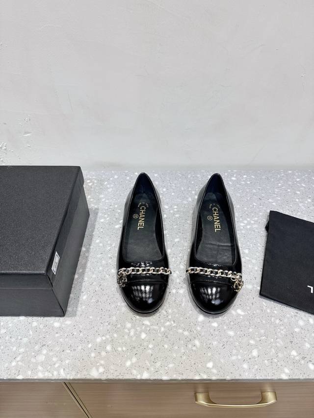 Chanel Xiaochan 25Ss Spring/Summer Collection Chain Ballet Flats The design is v