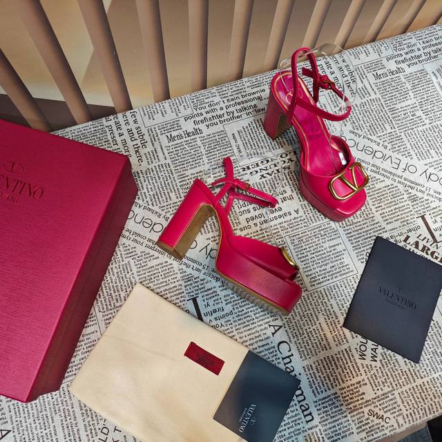 Top-tier Valentino rookie model! Latest metal logo wedge-heeled high-platform s
