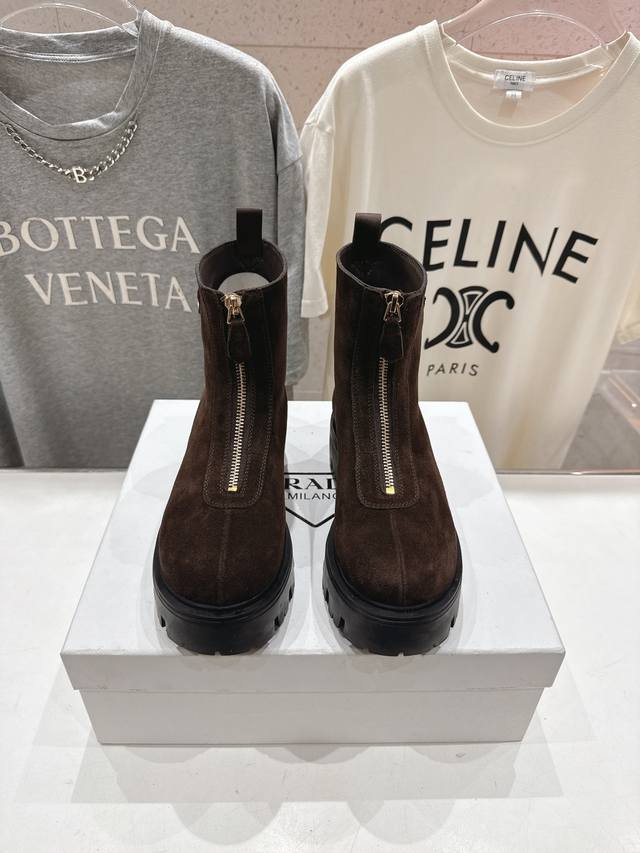 High version factory Prada F041 2025Ss latest triangle buckle thick-soled short