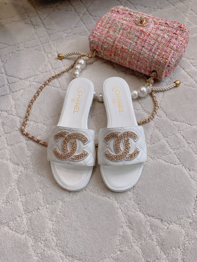 Factory price p Chane* new flat slippers, classic holiday style, double C logo Factory price p Chane* new flat slippers, classic holiday style, double C logo