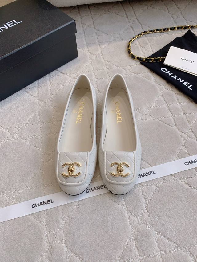 Factory price p Chane* new flip-up backpack buckle flat shoes. This Chanel luxu Factory price p Chane* new flip-up backpack buckle flat shoes. This Chanel luxu