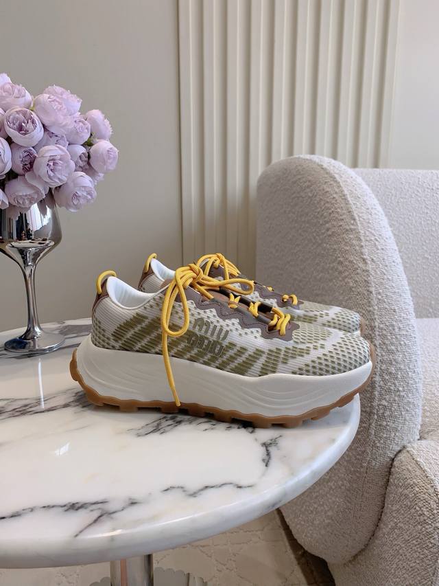 Factory price p Miu's new mesh sneakers with thick soles instantly create long
