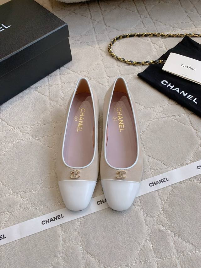 Factory price p Chane* new diamond buckle flat shoes. This Chanel luxury shoe i