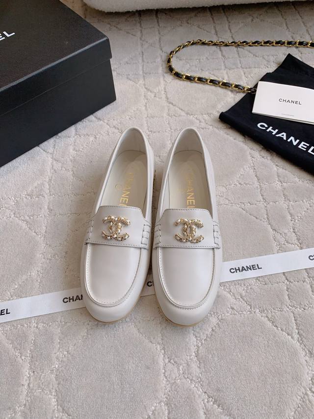 Factory price p Chane* new chain buckle loafers. A classic and timeless silhoue