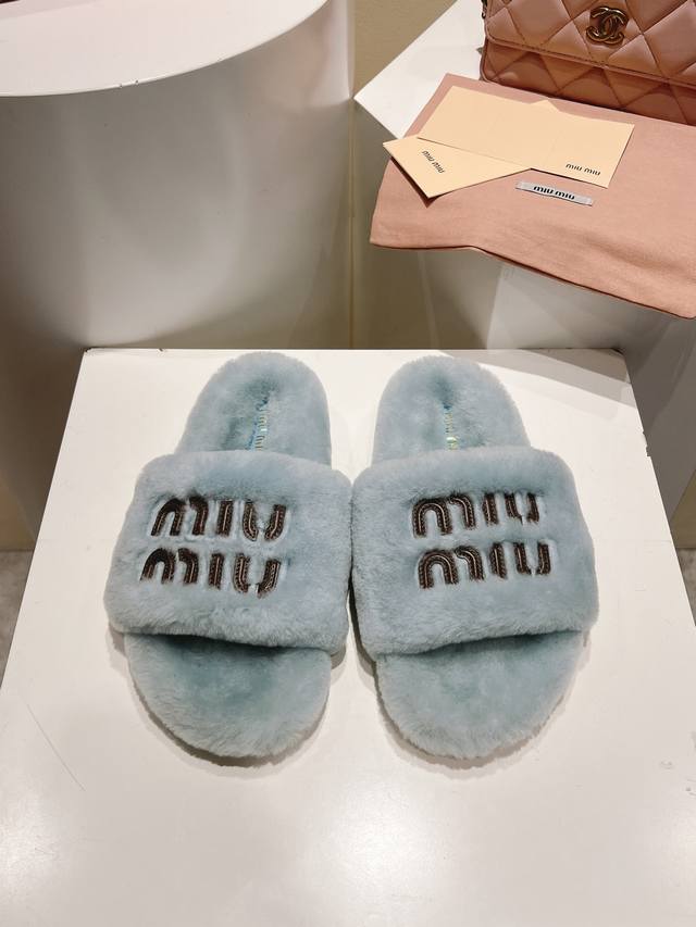 Factory p out 25 new Miumiu letter style Note: only leather letters, full of th