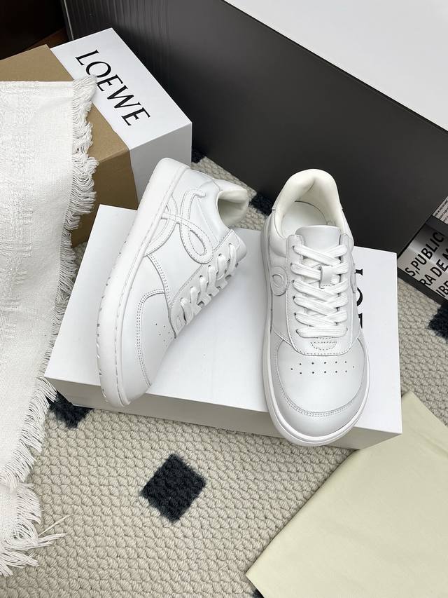 Agent-level Loewe couple series 2025 Paris Fashion Week new Balletrunner ballet