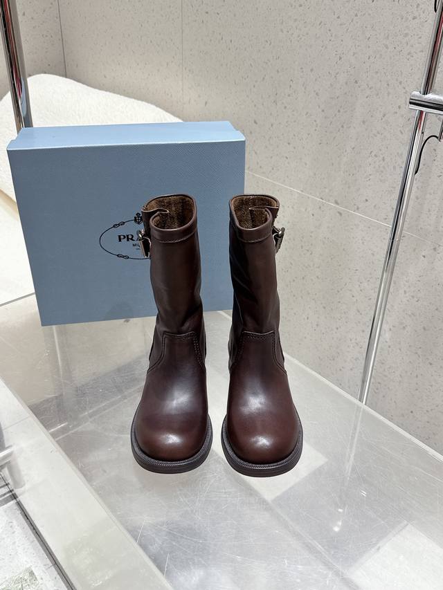 High-end version Prada slip-on boots for women . This winter collection is una