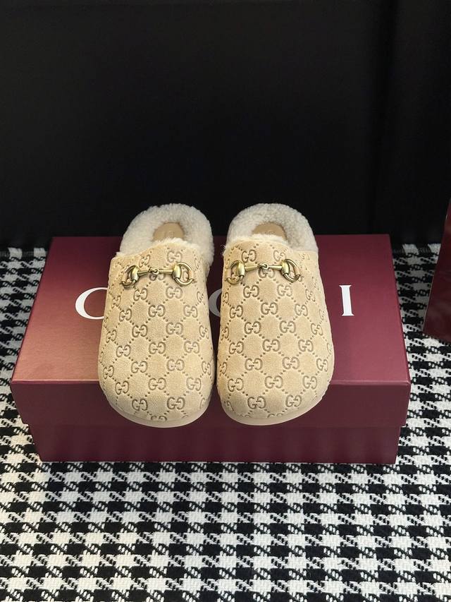 Thick-soled Birkenstocks! A shining example of design heritage, loafers embody