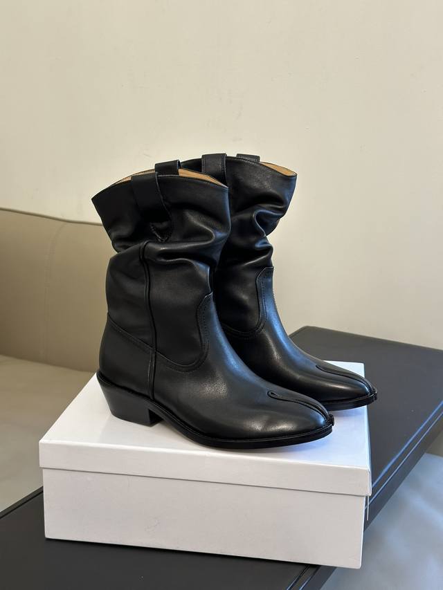 Maisonmargiela Mm6 Margiela Western bootsFull of tone, highly recognizableFashio