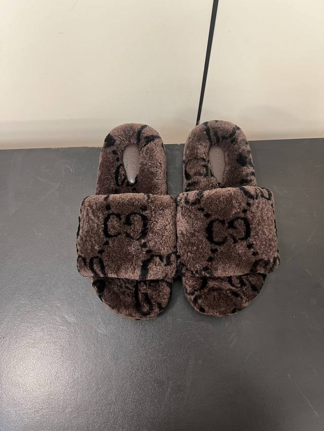 Gucci's latest 24Ss printed wool slippers. Made from imported A-grade wool from