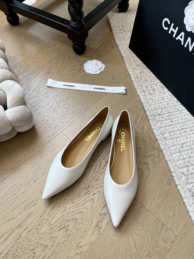 Chanel 25K new pointed toe low heel shoes! top version! First to sell sheepskin