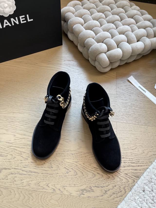 Chanel 25K new suede chain ankle boots for fall/winter! Top-tier version! Pre-sa