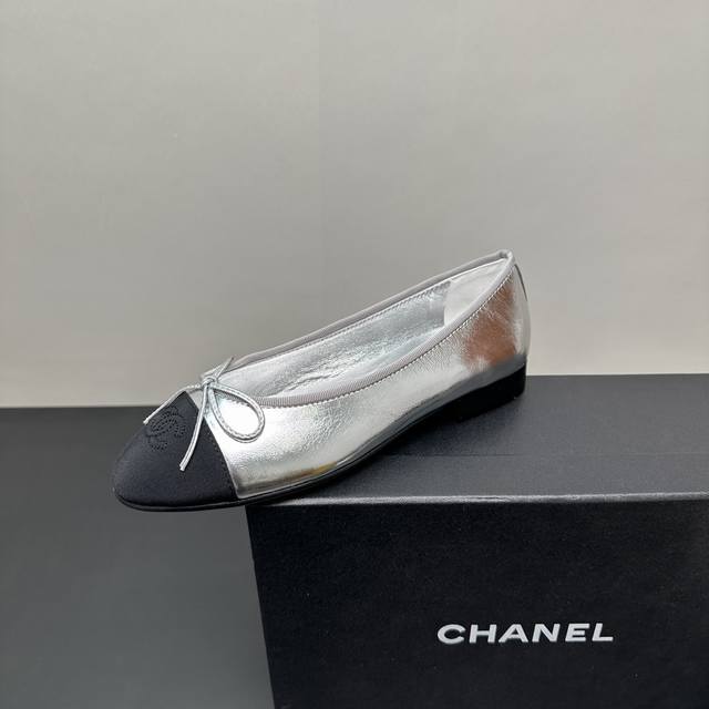 Chanel's top-quality silver ballet flats are a timeless classic, elegant and ref