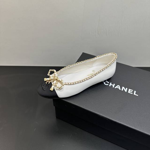 Early Fall New Chanel 25B Chain Bow Ballerina Double C Flat Shoes A stunning sh