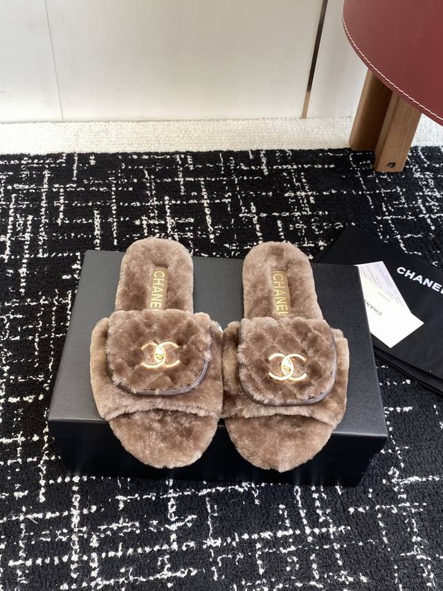Purchasing-level Chanel 25Ss Double C fur slippers! This fur slipper is really