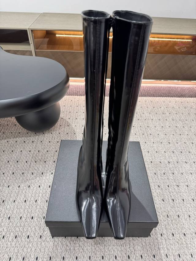 New arrival for autumn and winter Fabric: waxed leather Lining: cowhide Sole: c