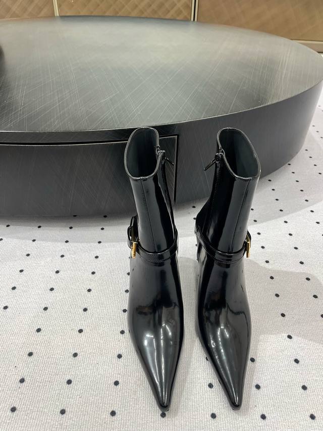 New arrival for autumn and winter Fabric: open edge beads Sheepskin lining Cowh