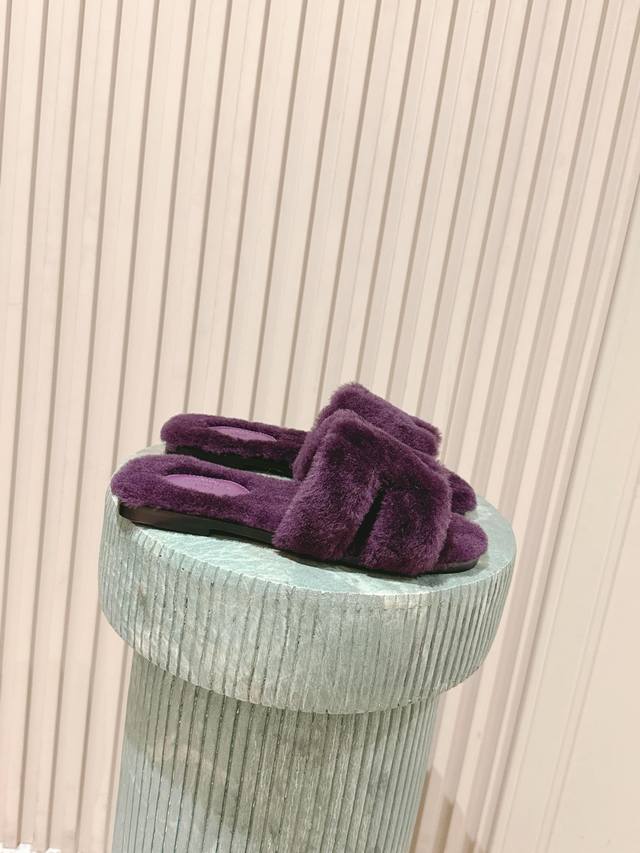 Top version: : Hermes Oran fur slippersClassic sheepskin fur slippers, gentle te