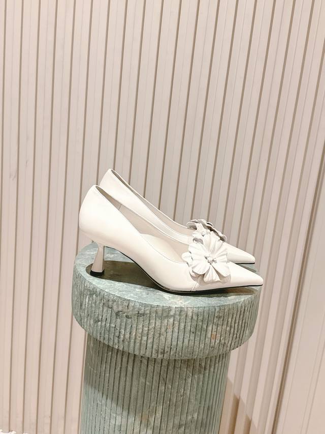 Top version: :Jimmy Choo Jimmy Week 25 latest pointed sandals synchronized count