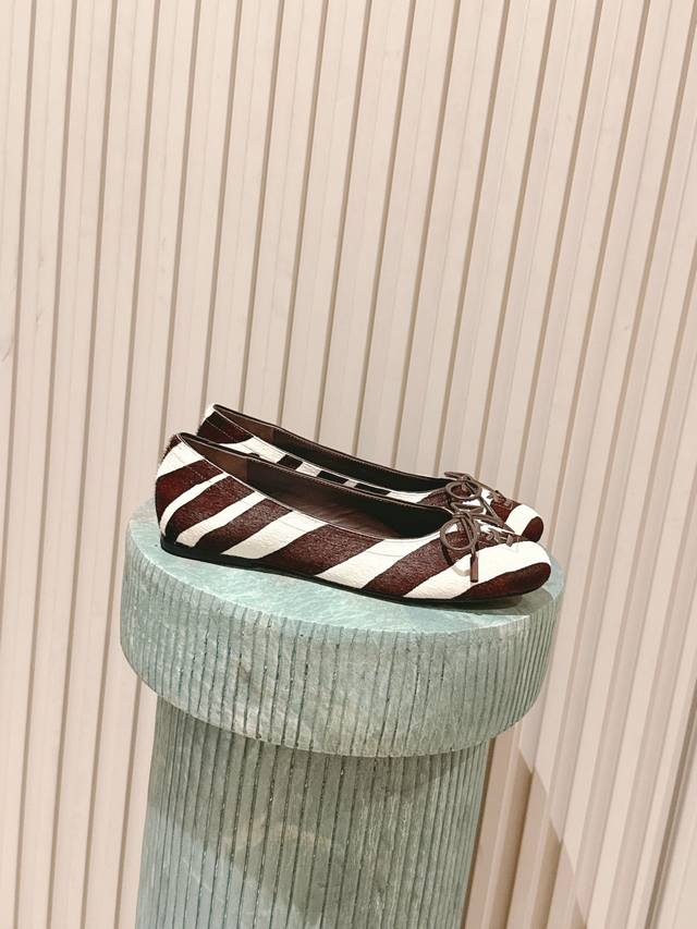 Top version: :Jimmy Choo Jimmy Week 25 new simple bow-lace Mary Jane flat shoes