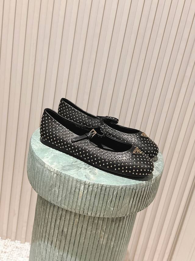 Top Edition: Comes with a customizable box: Upgraded to the purchasing agent le