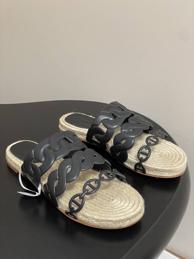 Top quality with a luxury airplane box. Herm