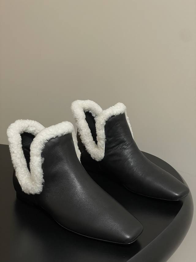 The Row 25 autumn and winter new Tr wool short boots are super comfortable and m