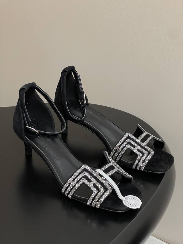 Top quality with luxurious gift box packaging. Herm